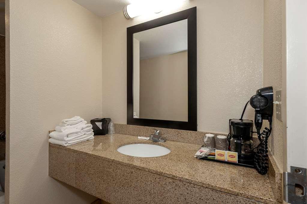Hometowne Studios By Red Roof Bordentown - Mcguire Afb Room photo
